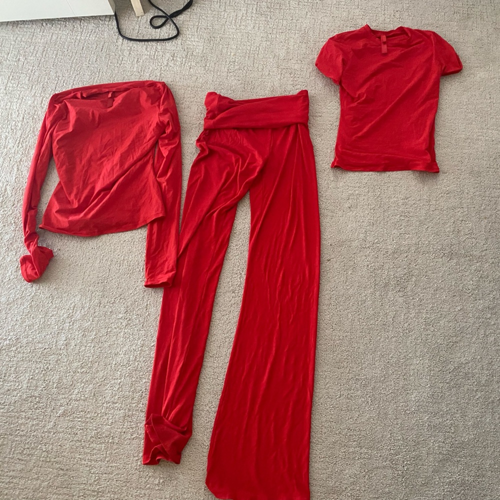 Skims bundle Small fold over flare pants fits everybody long & short sleeve tees